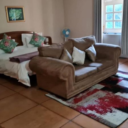 The Hertford Country Hotel Йоханнесбург Экстерьер фото